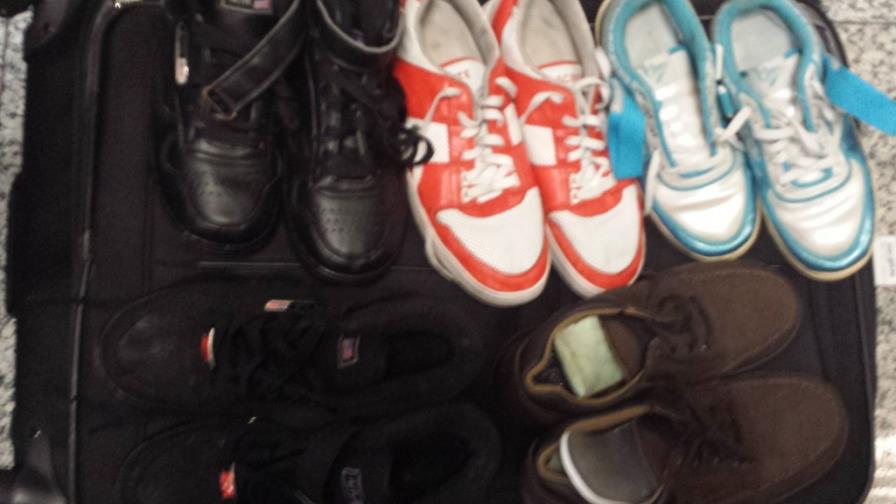 DNCD decomisa 20 plantillas de cocaína en suela de diez pares de tenis DNCD decomisa 20 plantillas de cocaína en suela de diez pares de tenis