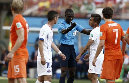 Chile y Holanda empatan 0-0 en el entretiempo; España va delante 1-0