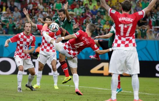 Brasil domina 2-1 a Camerún; México empata con Croacia tras primer tiempo