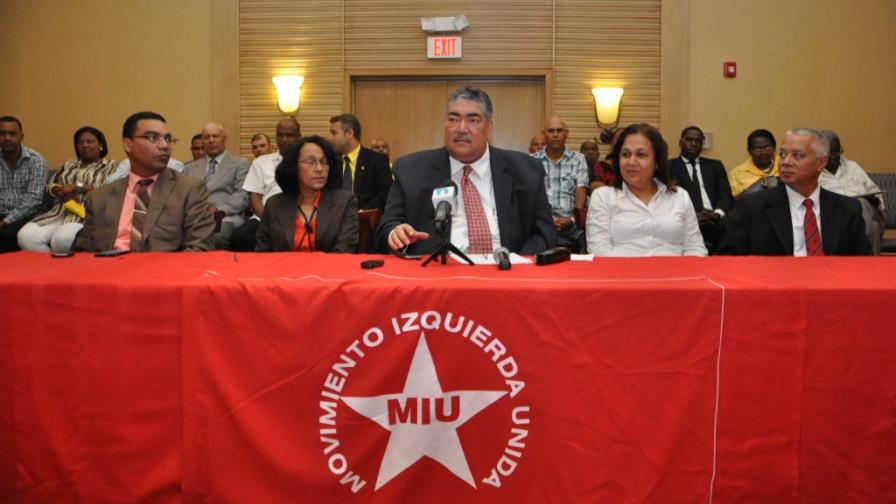 El Movimiento de Izquierda Unida dice que el muro es un monumento a la estupidez humana