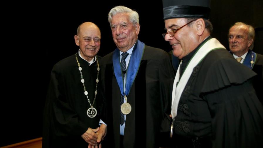 Vargas Llosa: La literatura es un arma para combatir demonios de la sociedad Vargas Llosa: La literatura es un arma para combatir demonios de la sociedad