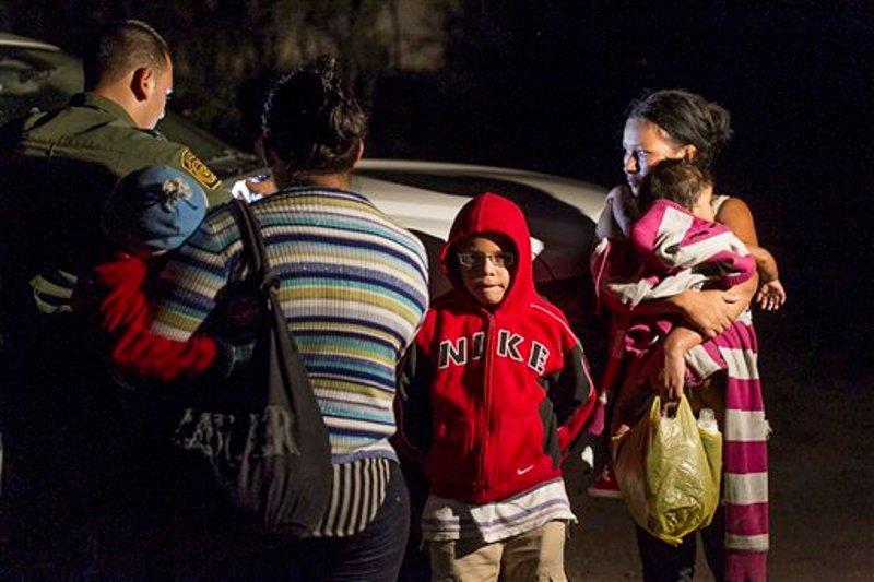 Llegan a Guatemala madres e hijos deportados de EEUU