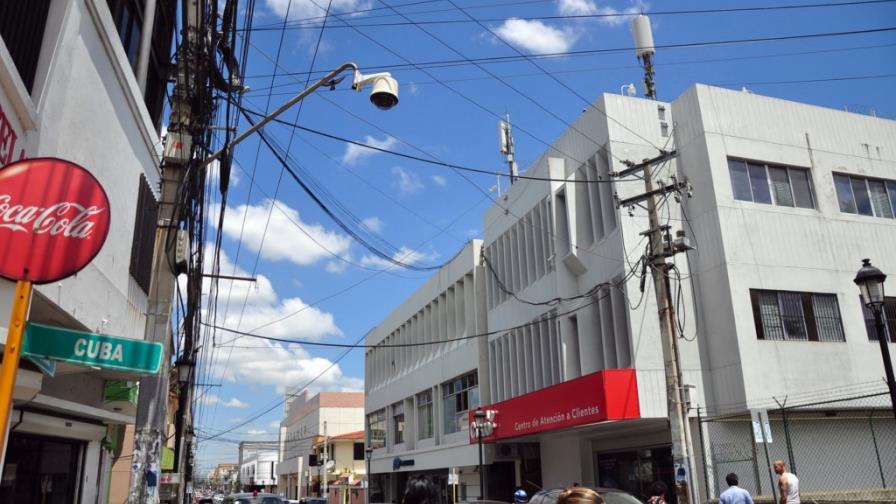 Cámaras de vigilancia alejan ladrones de la calle Del Sol en Santiago