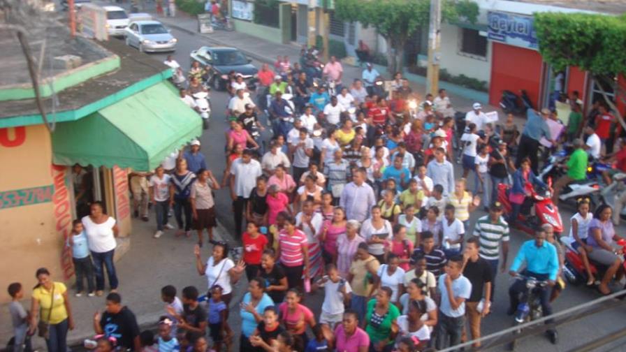 Evangélicos en Hato Mayor marchan en repudio al matrimonio gay Evangélicos en Hato Mayor marchan en repudio al matrimonio gay
