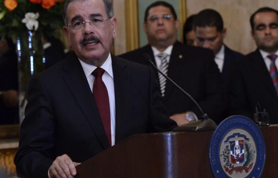 El presidente Medina firma Reglamento de Ley de Naturalización