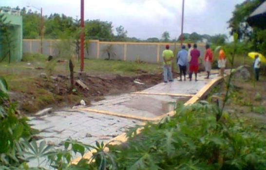 Lluvias derriban verja de escuela que inauguró Danilo en Hato Mayor el 14 de agosto