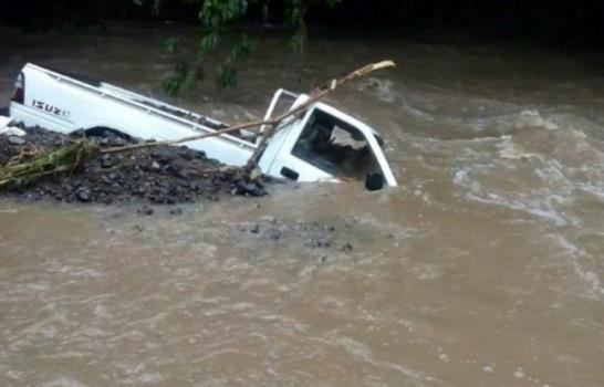 Pacientes de hospital evacuados y puentes arruinados por lluvias que golpean la región Este