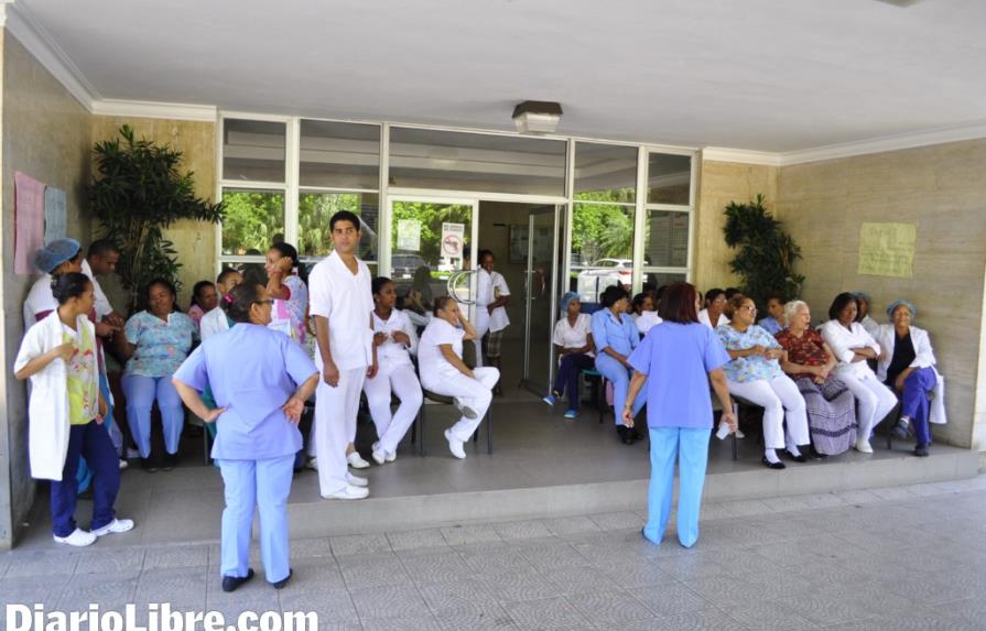 Por huelga de enfermeras suspenden cirugías en Santiago