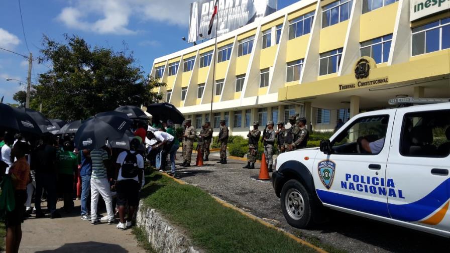 Descendientes de haitianos protestan para expresar luto por aniversario sentencia 168-13 Descendientes de haitianos protestan para expresar luto por aniversario sentencia 168-13