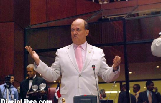 Senadores acusan a Domínguez Brito de violar leyes y piden su renuncia