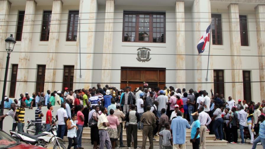 Haitianos exigen agilizar el Plan de Regularización Haitianos exigen agilizar el Plan de Regularización