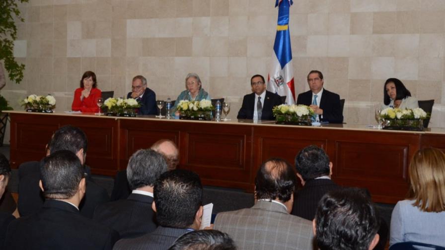 República Dominicana y Haití incluyen tema de ébola en agenda