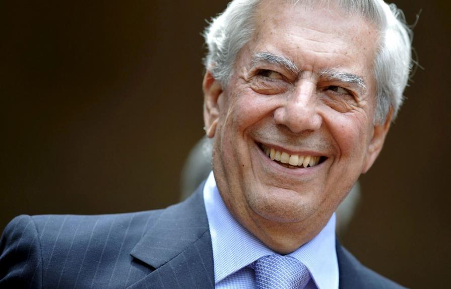 Vargas Llosa llega a Venezuela; desea que diálogo sea efectivo