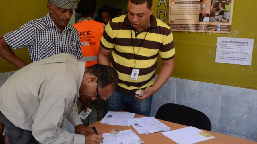 Muchos ciudadanos carecen de información sobre el proceso de entrega de la nueva cédula de identidad Muchos ciudadanos carecen de información sobre el proceso de entrega de la nueva cédula de identidad