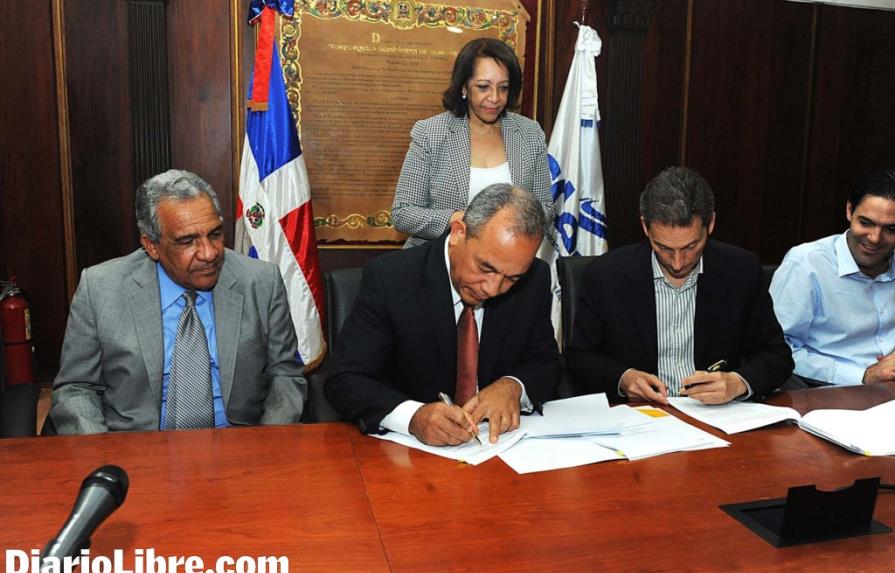 CDEEE y AES firman un contrato de seis años para suministro energía