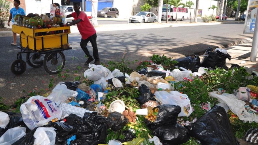 La basura y el tránsito, un caos que afecta sectores de Santiago