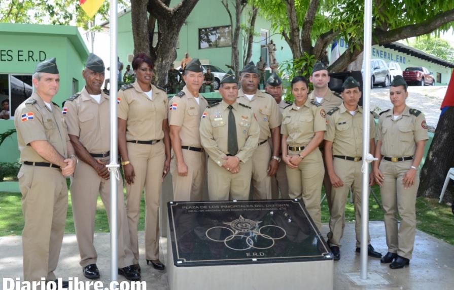 El Ejército Nacional inmortaliza doce atletas plaza honor