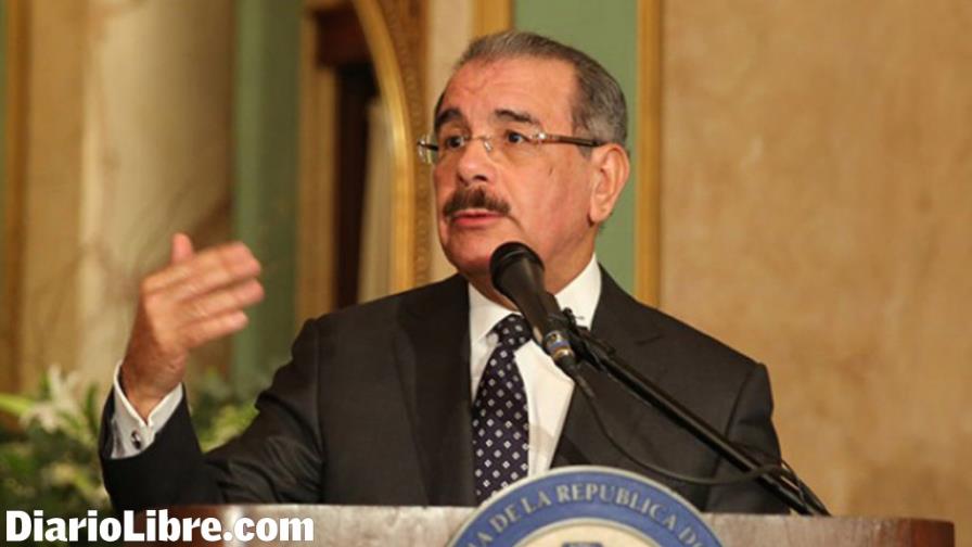 Regularizados podrán optar por naturalización en un plazo de dos años Regularizados podrán optar por naturalización en un plazo de dos años