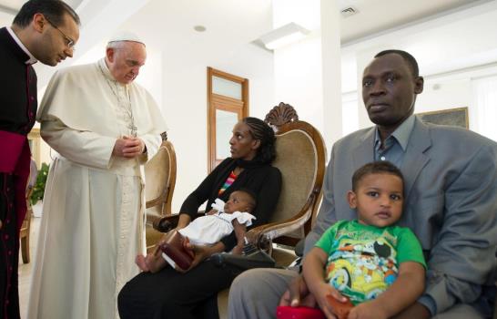 Papa recibe a sudanesa sentenciada a la horca por convertirse al cristianismo