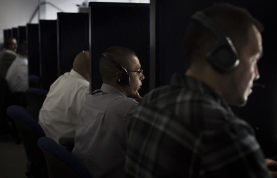 Deportados encuentran nueva vida en call centers