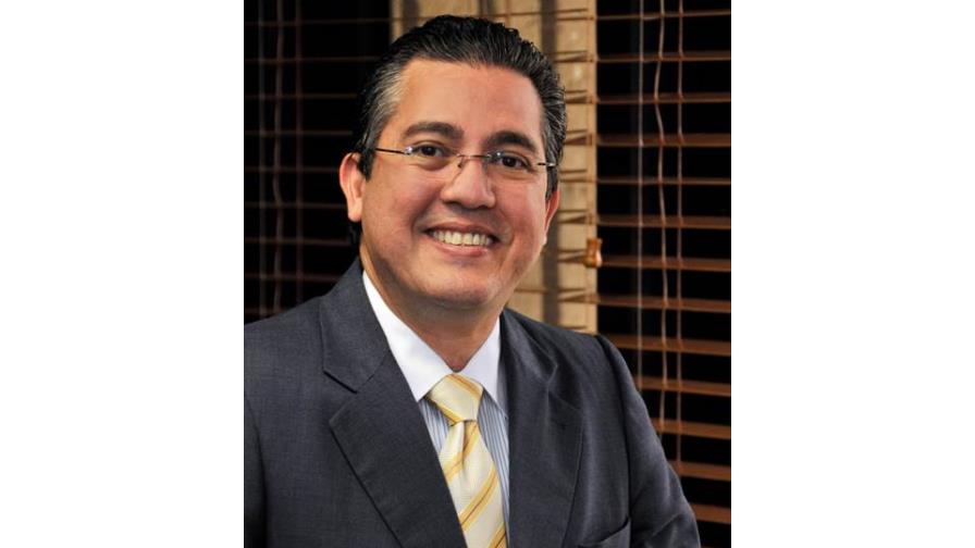 Luis Martín Gómez: Escribir no vende en República Dominicana Luis Martín Gómez: Escribir no vende en República Dominicana