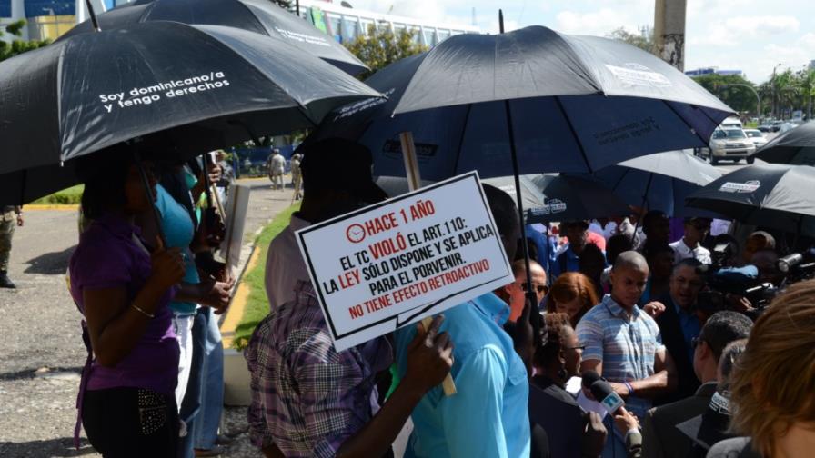 Manifiestan “luto” al año de la sentencia 168-13