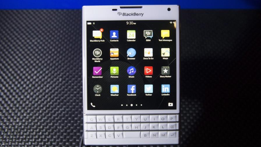 BlackBerry lanza nuevo teléfono, el Passport