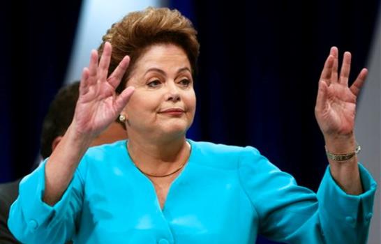 Rousseff aventaja a Neves en nuevos sondeos
