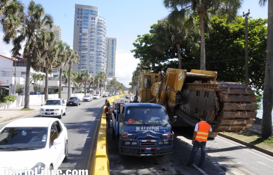 Las obras de drenaje sanitario causan tapones en el Malecón