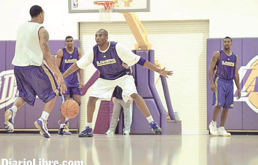 La presidenta de los Lakers defiende a Kobe Bryant