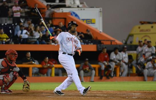 Los Gigantes apabullan al Escogido en el béisbol de República Dominicana