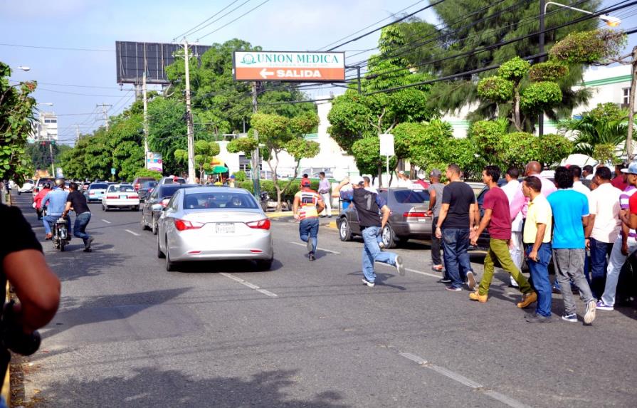 Disputa entre taxistas deja un herido y varios detenidos