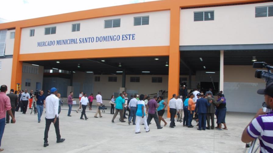 El Ayuntamiento de Santo Domingo Este depura vendedores para los puestos en el nuevo mercado