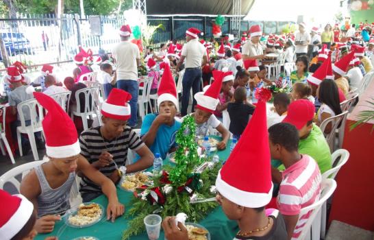 Dominicanos se preparan para celebrar la Nochebuena en familia