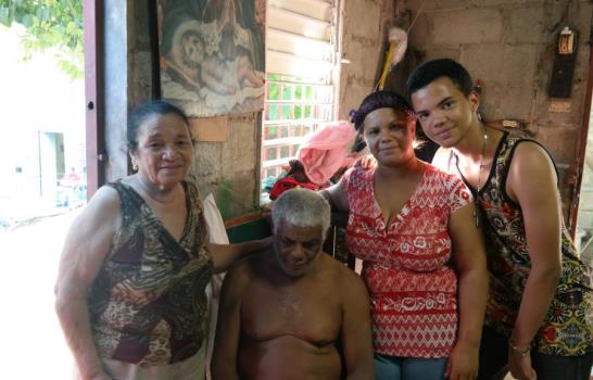 Dominicanos conservan la tradición de la Nochebuena pese a dificultades económicas
