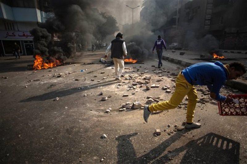Represión y violencia tiñen de sangre el aniversario de revolución egipcia