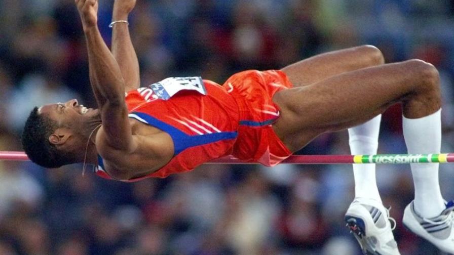 Cubano Javier Sotomayor ve peligrar su histórico récord