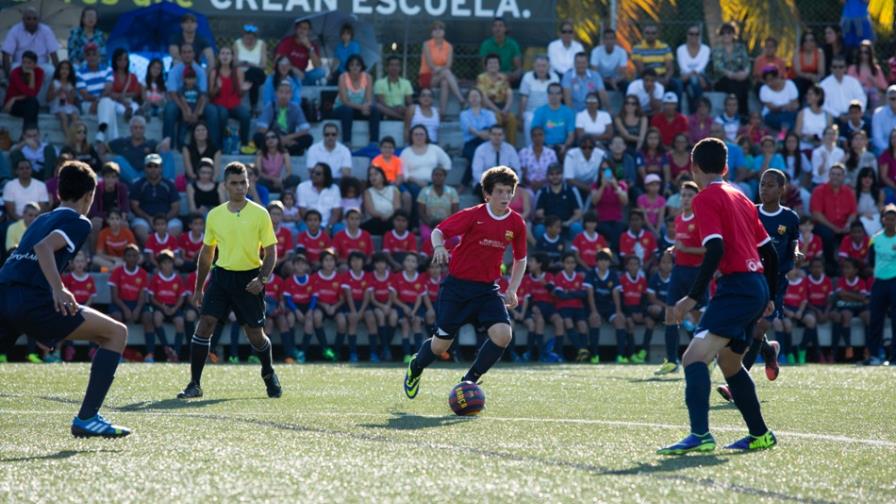 Directivos del Barcelona avalan trabajo de la FCBEscola Santo Domingo