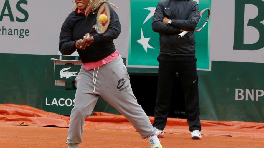 Selena Williams muestras dominio de la arcilla y el francés