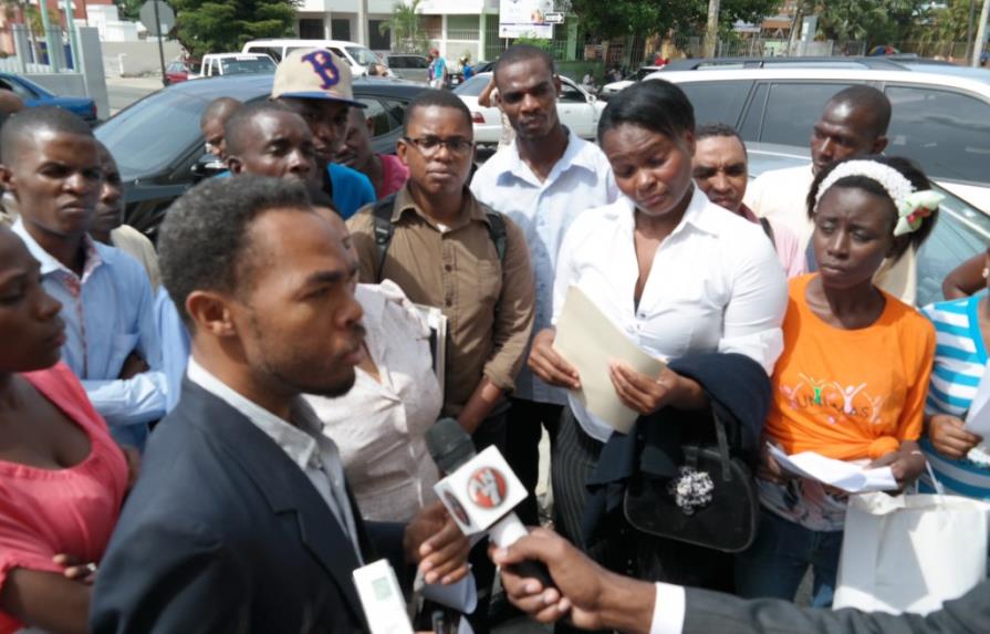 Haitianos piden a su gobierno expedir documentos de forma gratuita