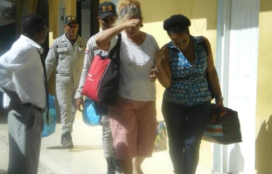 En medio de llantos trasladan 38 internas de cárcel de Higüey a Najayo