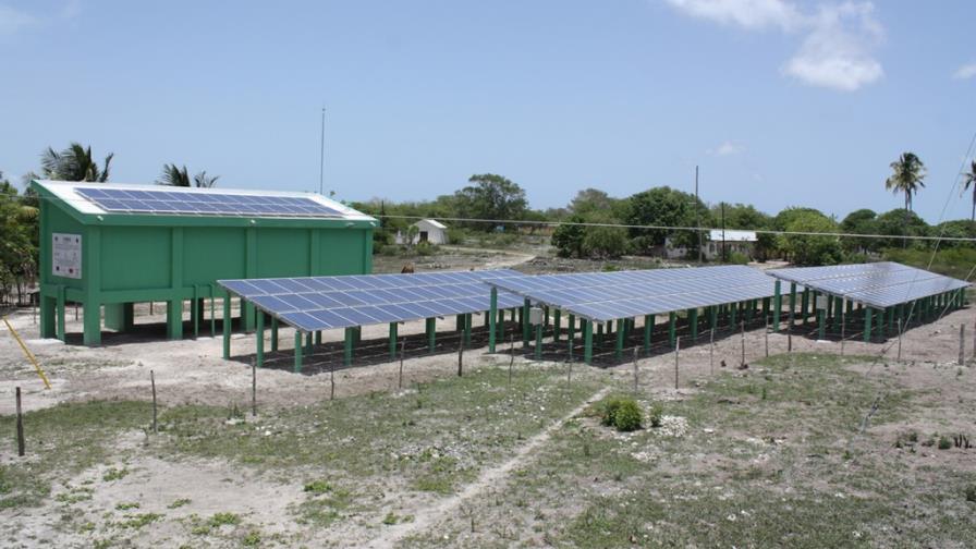 Abren una planta de energía renovable en la isla Saona