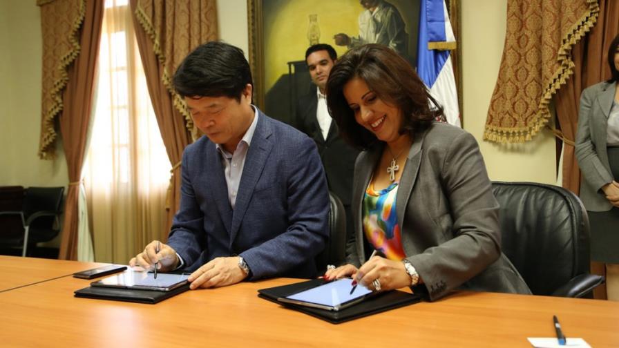 Acuerdan el uso de la tecnología en las escuelas