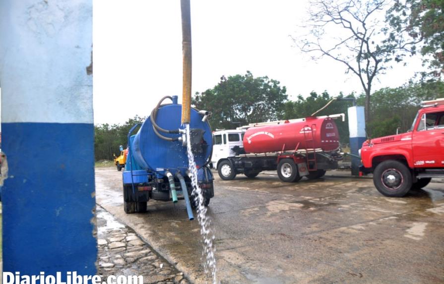 La crisis de agua sale cara a familias del Gran Santo Domingo