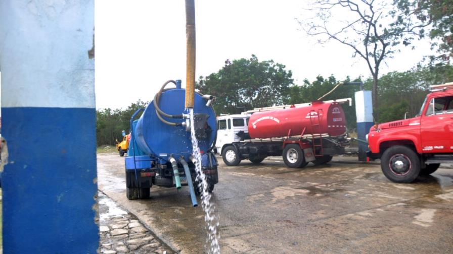 La crisis de agua sale cara a familias del Gran Santo Domingo