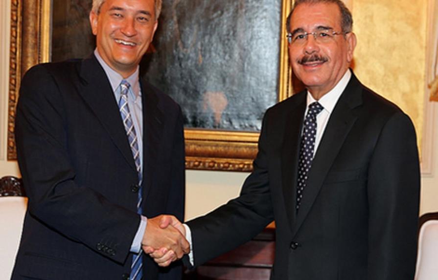 Danilo Medina recibe al candidato a primer ministro de San Martin