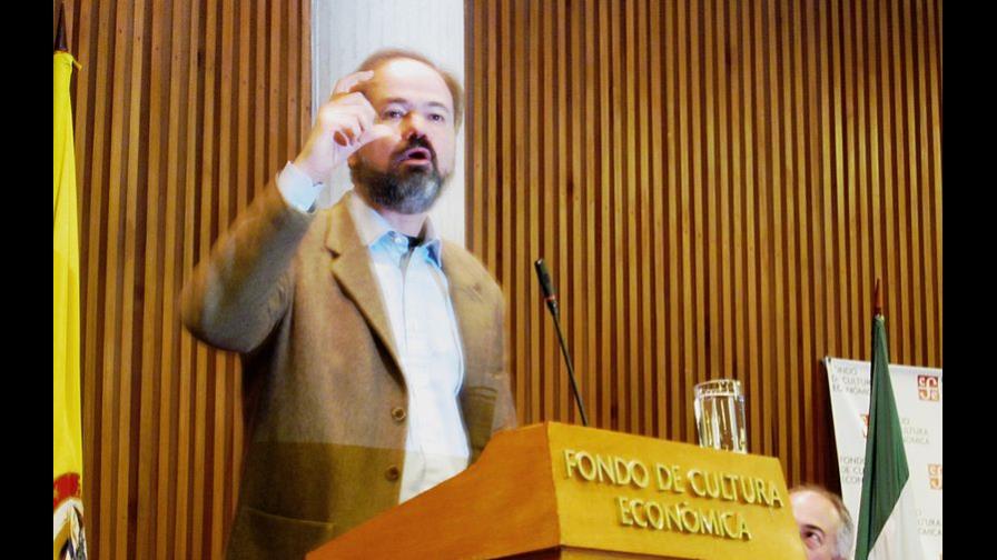 Juan Villoro confiesa su rechazo al consumo y materialismo actuales