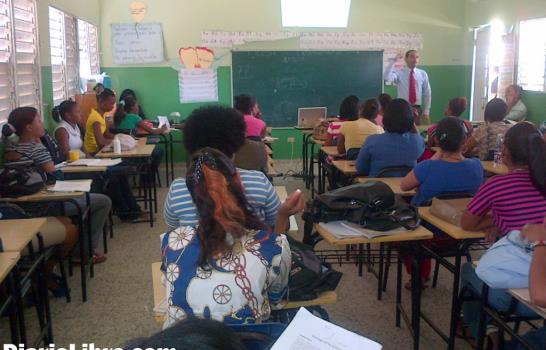 Peligra la formación de cientos de docentes en centro Félix Evaristo Mejía, Monte Plata