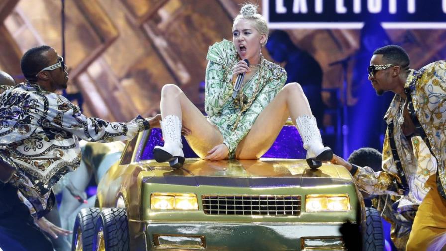 Amucaba contra Miley Cyrus