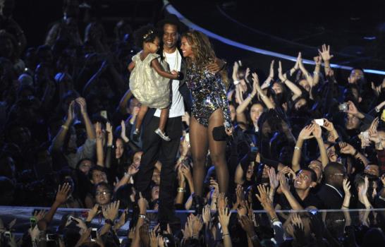 Beyonce y Miley Cyrus brillan en los Premios MTV